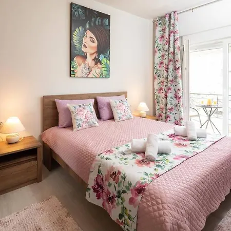 Afrodite's Cosy And Lovely
